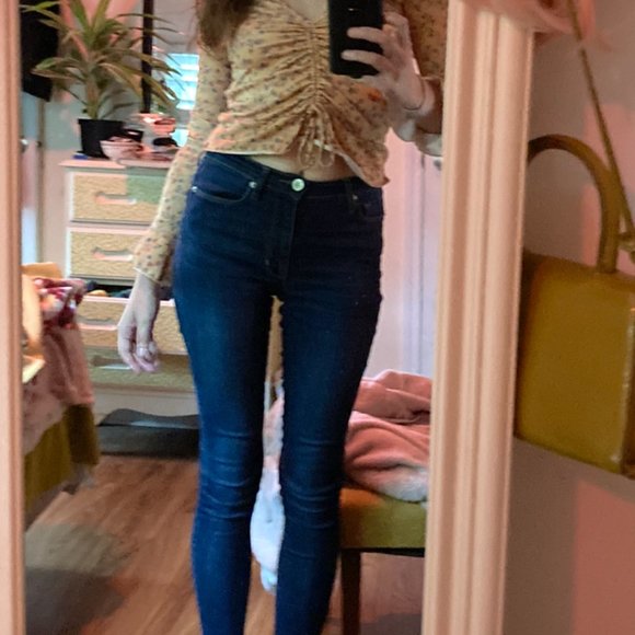 Cute orange floral cinched crop top with flare sleeves. - Picture 3 of 7